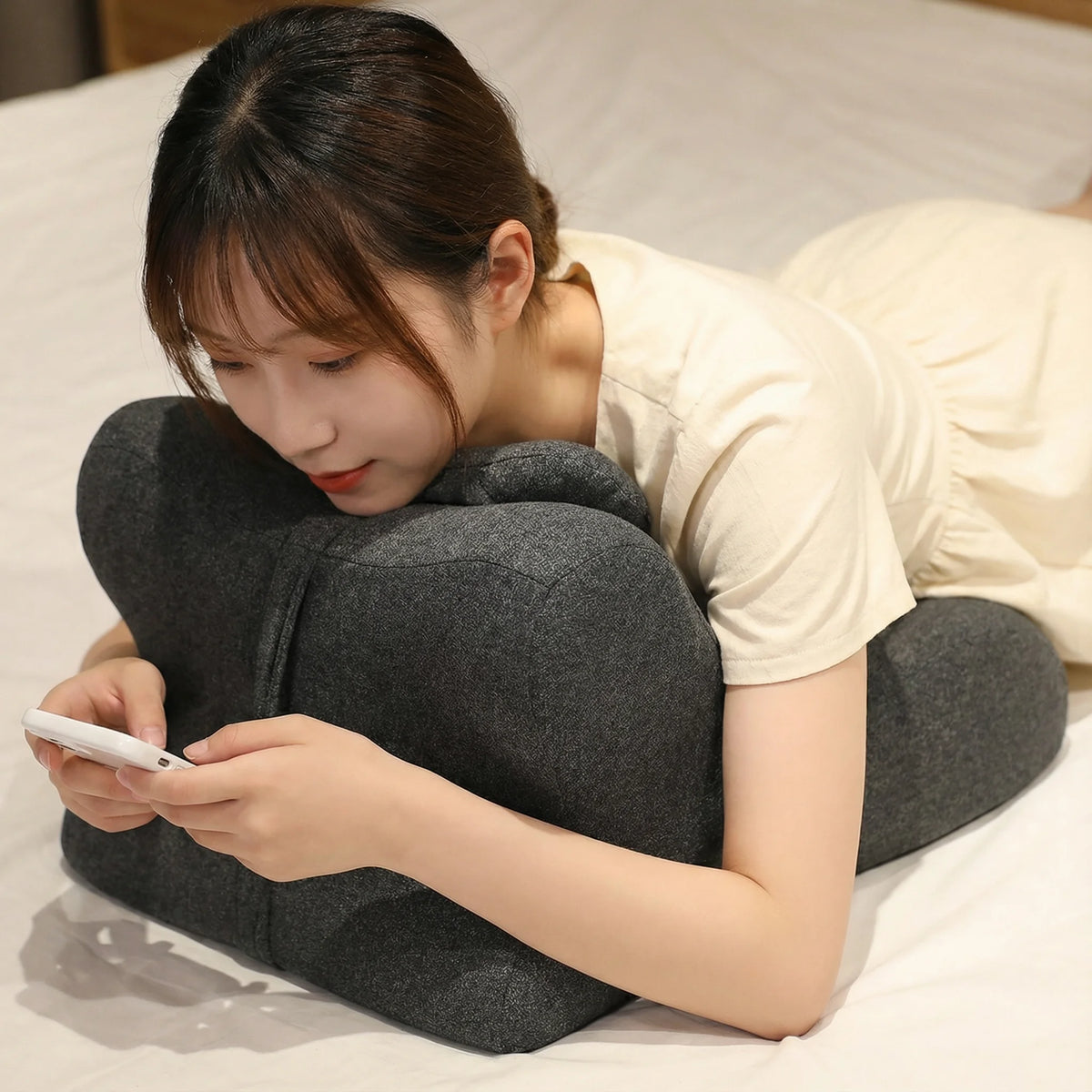 Green Lion Relief Wedge Pillow Black – image 6