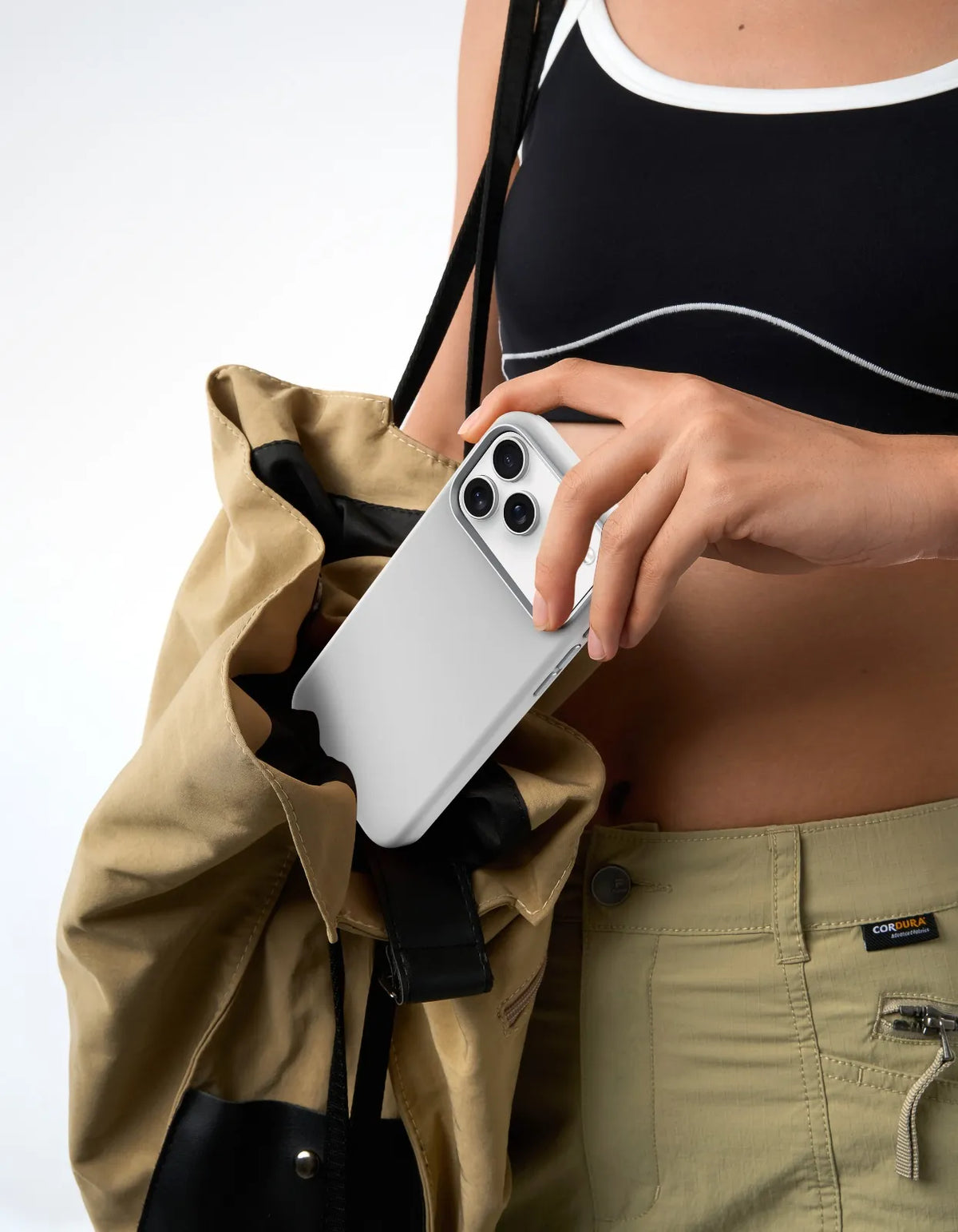 كفر ليفيلو Iris من السيليكون المتوافق مع MagSafe لآيفون 17 برو وبرو ماكس – تفاصيل المنتج والعبوة