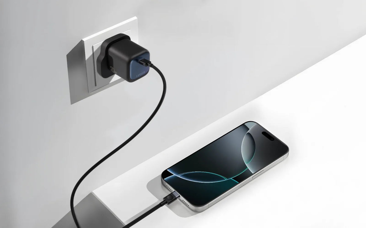 شاحن ليفيلو Vero GaN ‏20 واط بقابس بريطاني مع كابل USB-C إلى USB-C – تفاصيل المنتج والعبوة