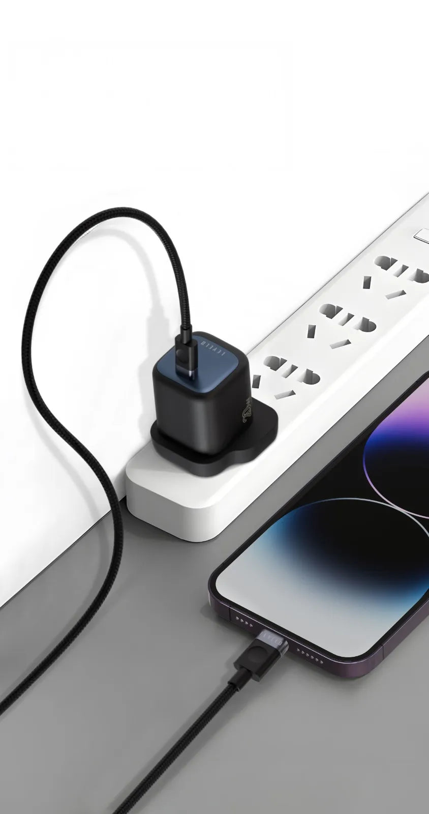 شاحن ليفيلو Vero GaN ‏20 واط بقابس بريطاني مع كابل USB-C إلى Lightning – تفاصيل المنتج والعبوة
