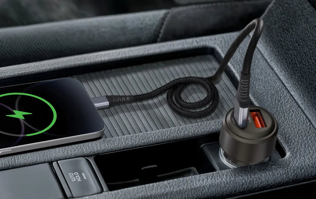 شاحن سيارة ليفيلو Nori Mini بمنفذين وإجمالي 60 واط مع كابل USB-C إلى Lightning – تفاصيل المنتج والعبوة