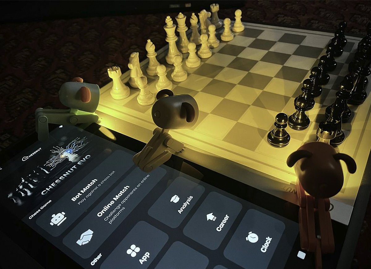 طاولة شطرنج ذكية تعمل بالذكاء الاصطناعي مع شاشة 12.3 بوصة Chessnut Evo - The Future of Ultra Smart AI Chessboard