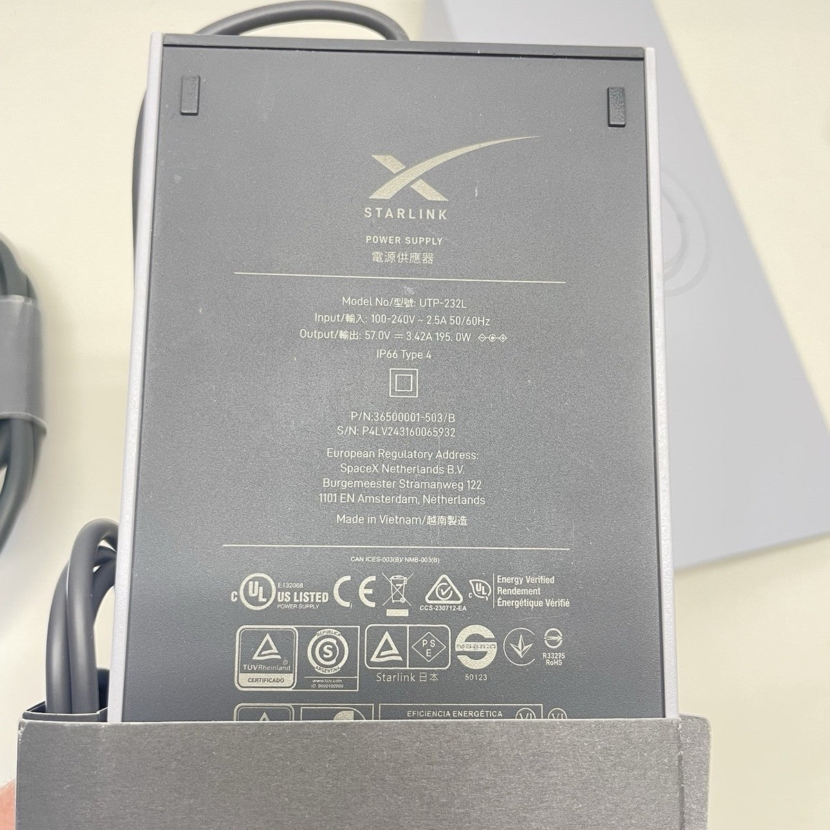 ملصق مواصفات مزود طاقة ستارلينك UTP-232L