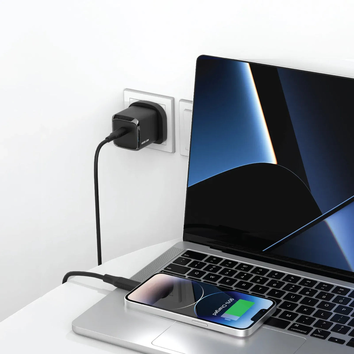 Green Lion G-Charge Series Wall Charger-UKPlug, USB-C,PD 45 W - Black